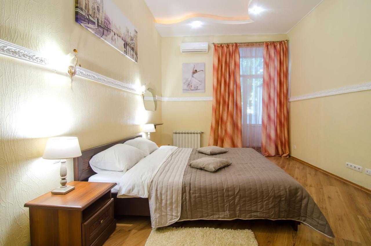Apartment At Malaya Zhytomyrska 5 Kiev Ngoại thất bức ảnh