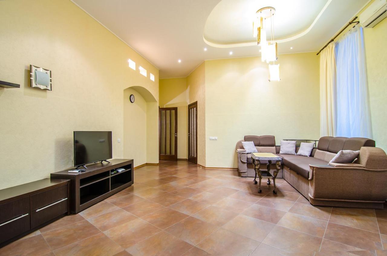 Apartment At Malaya Zhytomyrska 5 Kiev Ngoại thất bức ảnh