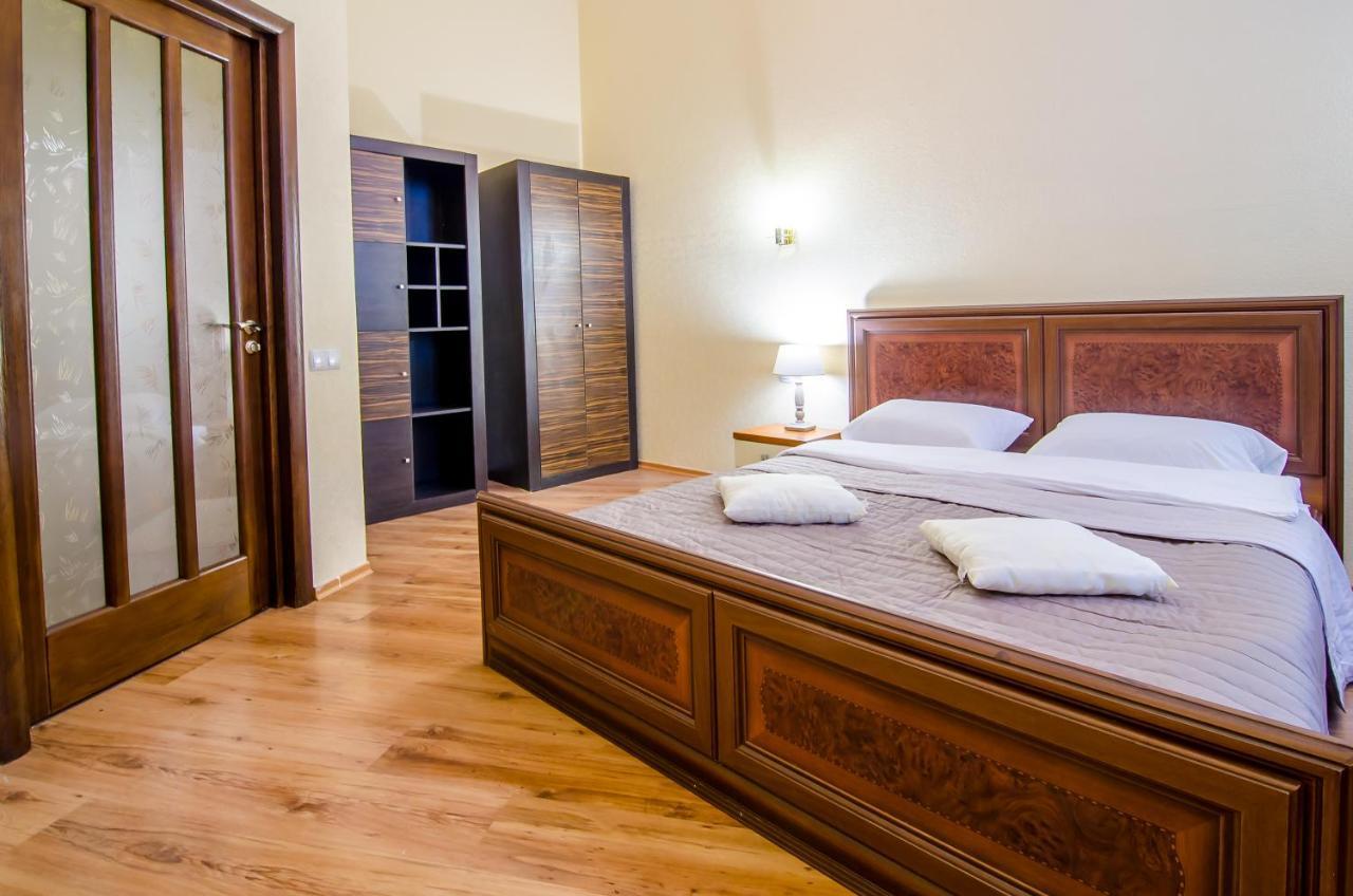 Apartment At Malaya Zhytomyrska 5 Kiev Ngoại thất bức ảnh