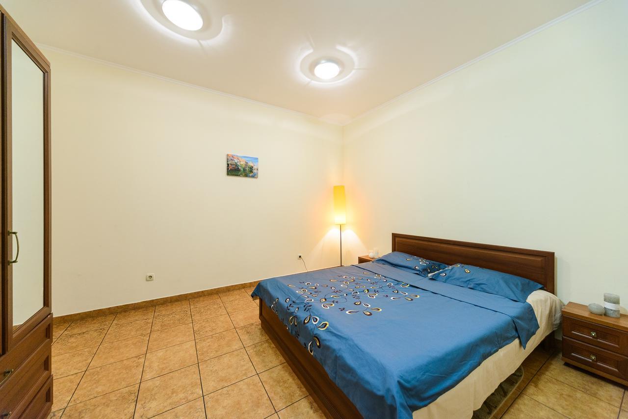 Apartment At Malaya Zhytomyrska 5 Kiev Ngoại thất bức ảnh